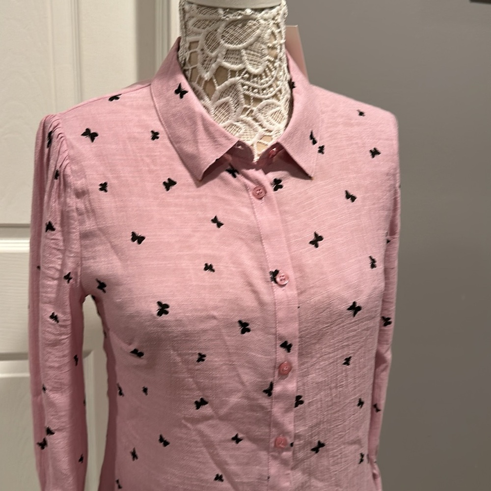 Brand new day to day butterfly button down shirt